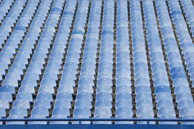 Dinamo i Varaždin utakmicu će odigrati bez gledatelja zbog tragičnog događaja koji se dogodio u Zagrebu u Osnovnoj &scaron;koli Prečko u kojoj je u napadu ubijeno jedno dijete. 