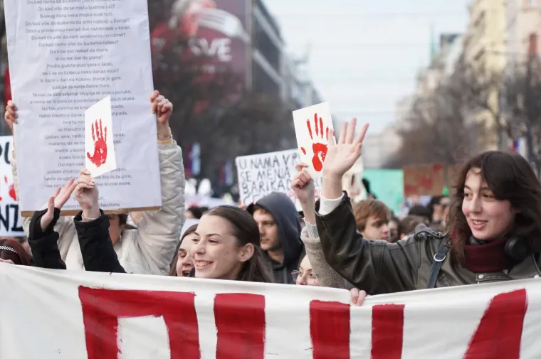 Slika koja govori vi&scaron;e od tisuću riječi! Ovako je izgledao prosvjed u Srbiji, minuta &scaron;utnje i za uga&scaron;en život u Prečkom