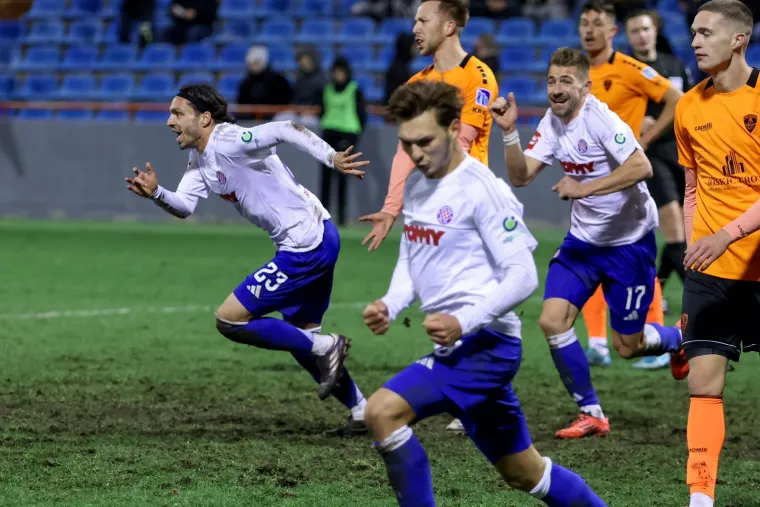 Gol o kojem će se pričati svakako je od Marka Livaje za 1-0. Golgeter Hajduka sjajno se snašao u 74. minuti i majstorski zabio škaricama.