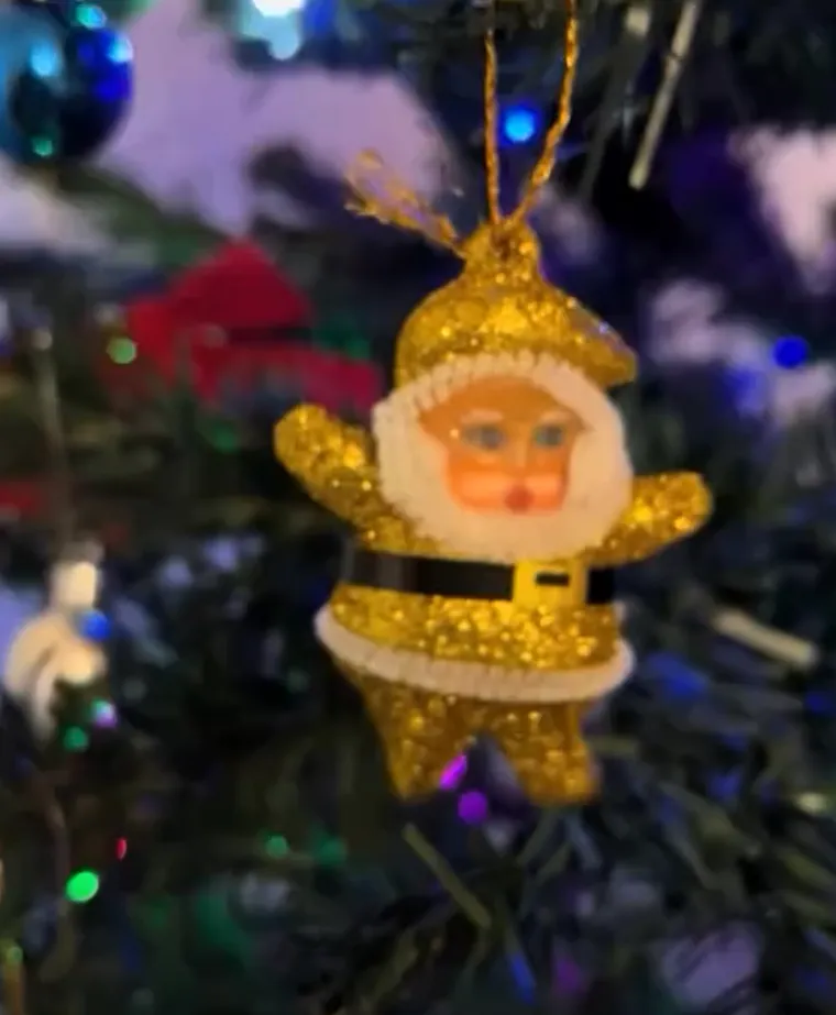 Ako ih još uvijek imate u svojim dovoima, čuvajte ih u posebnim kutijama s pregradama koje sprječavaju međusobno dodirivanje i lomljenje. Osigurajte da se kuglice spremaju na suho i tamno mjesto, daleko od vlage i direktne svjetlosti, koja bi mogla izblijediti boje ili narušiti završnu obradu.