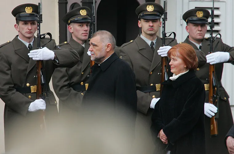 Drugi mandat obna&scaron;ao je od siječnja 2005. godine. Hrvatska je za vrijeme njegovog mandata postala članica NATO-a. Mesić je drugi hrvatski predsjednik od osamostaljenja. 