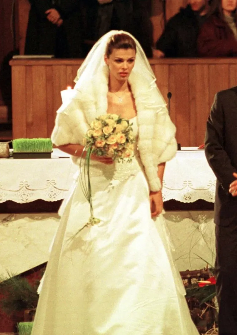 Anica Kovač svoju manekensku karijeru započela je kao vrlo mlada, a vrhunac je doživjela 1995. godine kada je okrunjena titulom Miss Hrvatske. 