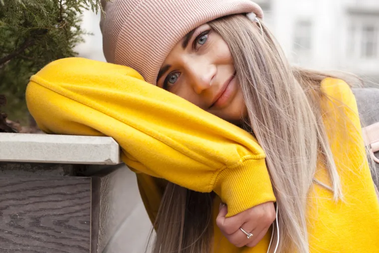 Ljudi koji nose žutu obično su aktivni, kreativni i vole uživati u životu.