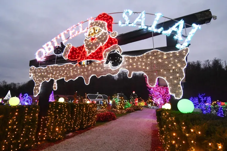 Čarolija svijetla s 5,5 milijuna lampica: Magično imanje privlači brojne posjetitelje