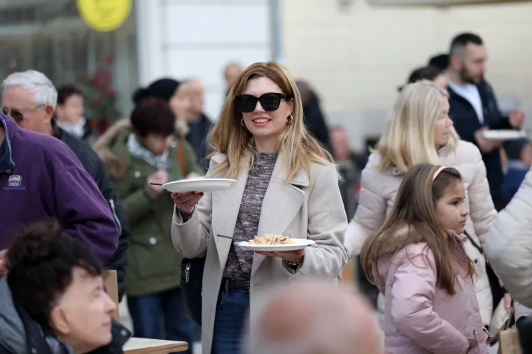 Djed božićnjak u Otočcu, posni rižoto u Puli i kolenda u Dubrovniku. Ali &scaron;to su jeli u Splitu...?