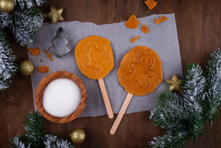 23. Južna Koreja - Jelovnik božićne večere u Južnoj Koreji uključivat će govedinu s ro&scaron;tilja zvanu bulgogi, s rezancima i kimchijem. Popularan desert je ppopgi, karamela u obliku saća, koja je ukra&scaron;ena božićnim uzorcima.