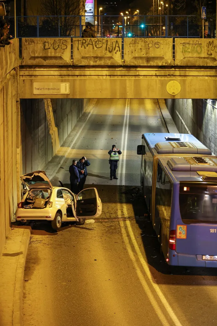 Auto je totalno smrskan: Od pogleda na mjesto sudara prolazi jeza