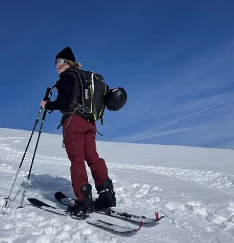 Švicarski snowboarder Jan Scherrer, osvajač olimpijske medalje, napisao je na Instagramu: &quot;Ovo mi slama srce. Pamtit ćemo te, Sophie. Nikad te nećemo zaboraviti&quot;. Sophie Hediger na skijama. 