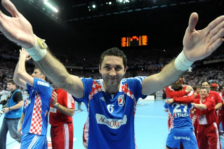 22.01.2009., dvorana Spaladium Arena, Split - Hrvatska - Na Svjetskom prvenstvu u rukometu odigrana je utakmica 5. kola skupine B između reprezentacija Hrvatske i Švedske. I jedna i druga reprezentacija do ovog susreta je bila neporažena. Hrvatska je pobijedila. 