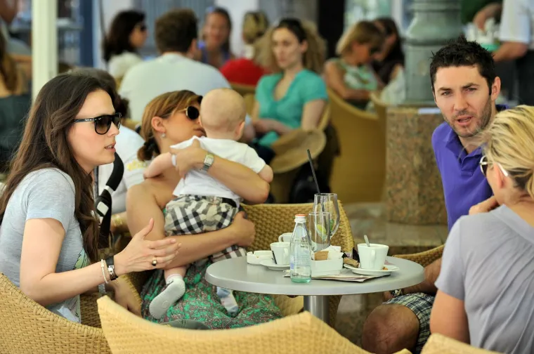 09.06.2012., Zagreb, - Blaženko Lacković prosetao Cvjetnim trgom sa suprugom Nikolinom i sa sinom Lukom.