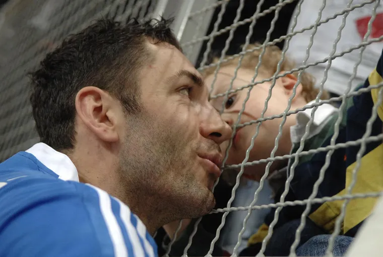 07.04.2012., Arena, Varaždin - Kvalifikacije za Olimpijske igre - rukomet mu&scaron;karci - Čile-Hrvatska. Blaženko Lacković je plasman proslavio sa sinom Lukom.