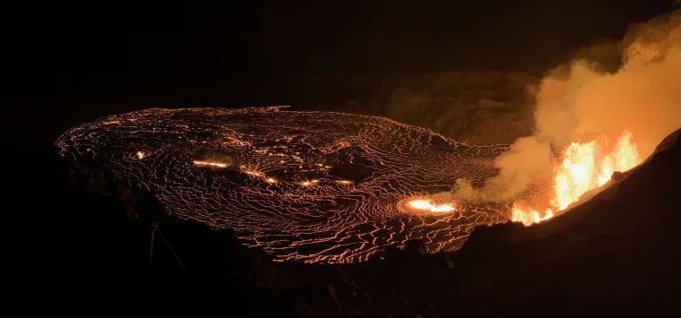 Moćni prizori erupcije vulkana na Badnjak ostavljaju bez daha