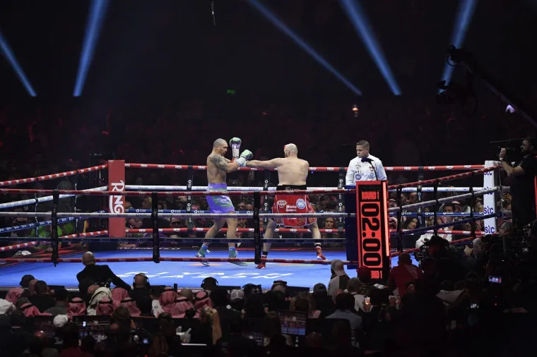 Oleksandar Usyk po drugi je puta pobijedio Furyja u ono što je naizgled bila tijesna borba, ali je prema sučevoj odluci pobijedio 116-112. 