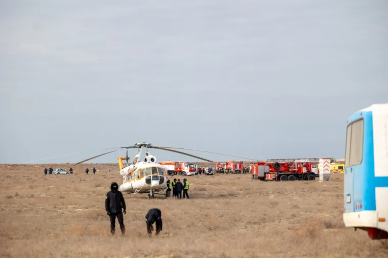Ruski mediji tvrde da avion nije mogao sletjeti u ruski grad Grozni zbog ukrajinskog napada dronom. Pilot je preusmjerio let na grad Mahačkalu, administrativni centar susjedne regije Dagestana, ali tamo ga je, tvrde ruski mediji, magla spriječila u slijetanju.