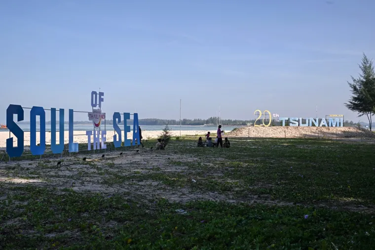 U Acehu je tsunami dosegao visinu od 51 metara, prema Uredu Ujedinjenih naroda za smanjenje rizika od katastrofa (UNDRR) i izazvao poplave do 5 kilometara u unutrašnjosti.