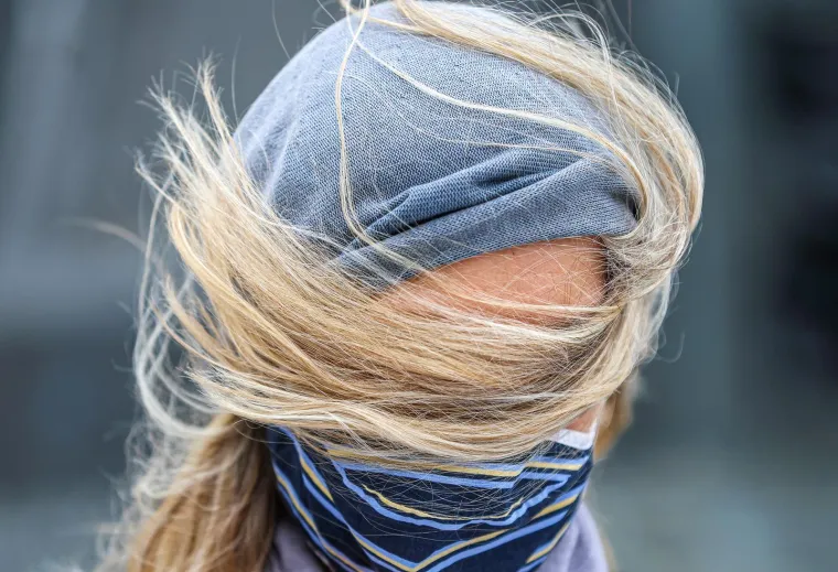 Zagreb, Trg bana Josipa Jelačića,  16.04.2024.. Vjetroviti dan u središtu grada