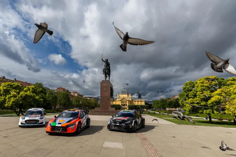 Četvrti put u Republici Hrvatskoj održala se jedna od utrka World Rally Championshipa, u kojoj su se natjecali najbolji svjetski vozači u Rallyju. WRC automobili na trgu kralj Tomislava dan uoči početka Croatia Rallyja 2024. 