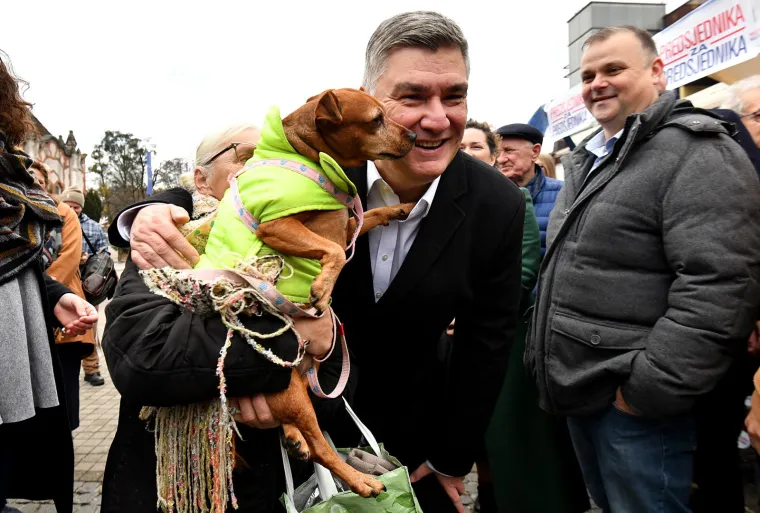 Aktualni predsjednik Zoran Milanović družio se s građanima te s psićem koji ga je polizao po licu