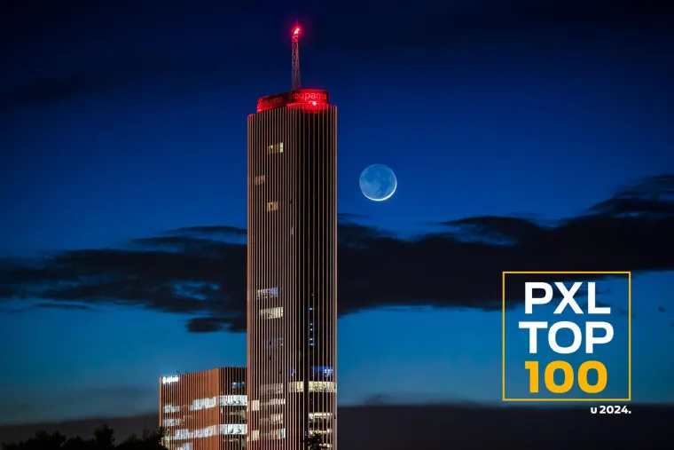 Mladi mjesec iznad Westgate Zgrade gledano iz splitskog kvarta Kman