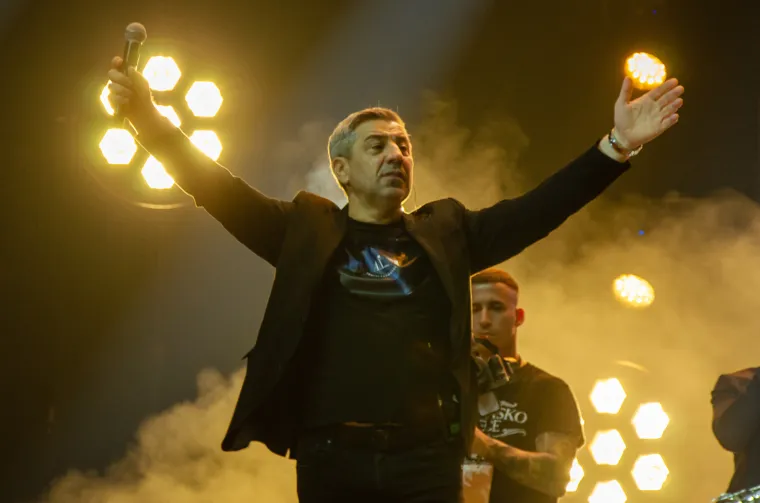Dan nakon Božića - folk ljubitelji napunili Arenu: Pogledajte atmosferu s 'Kafanske večeri'