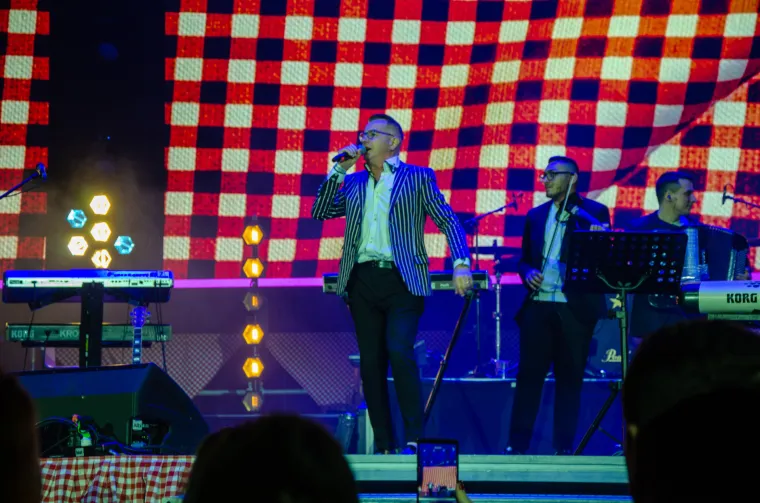 Dan nakon Božića - folk ljubitelji napunili Arenu: Pogledajte atmosferu s 'Kafanske večeri'