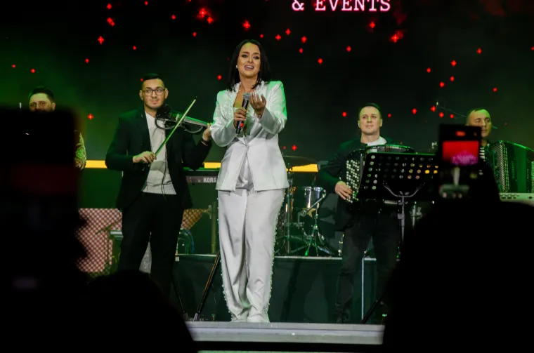 Dan nakon Božića - folk ljubitelji napunili Arenu: Pogledajte atmosferu s 'Kafanske večeri'