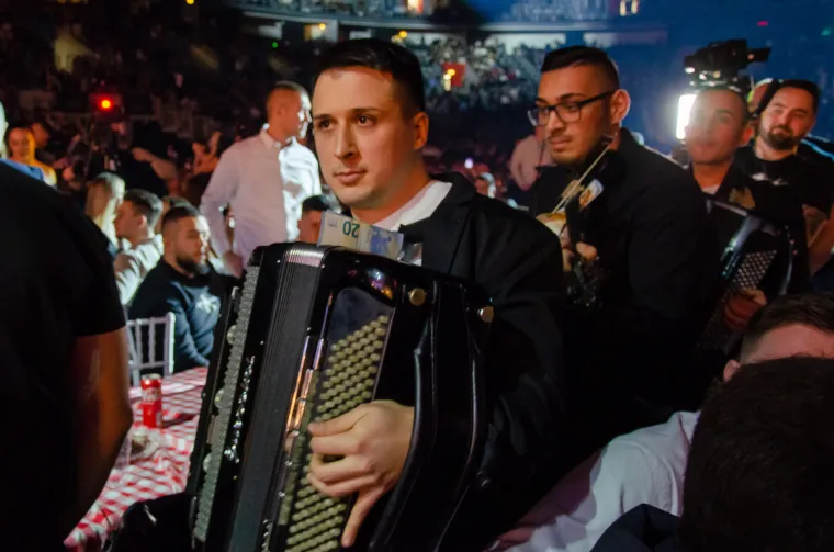 Dan nakon Božića - folk ljubitelji napunili Arenu: Pogledajte atmosferu s 'Kafanske večeri'