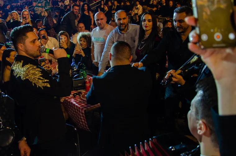 Dan nakon Božića - folk ljubitelji napunili Arenu: Pogledajte atmosferu s 'Kafanske večeri'