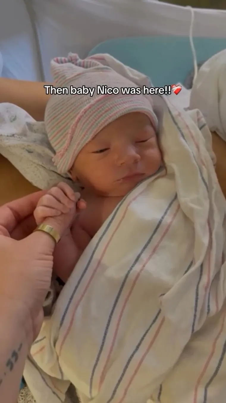 Nedugo nakon prethodnih fotografija, na svijet je donijela sina Nicu.