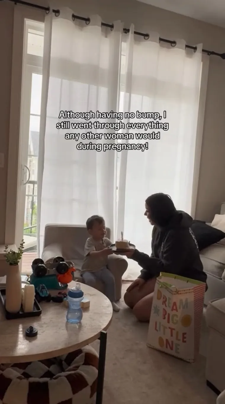 Čitavu je trudnoću iznijela bez trbuha, ravna kao daska, fotografije su nevjerojatne!