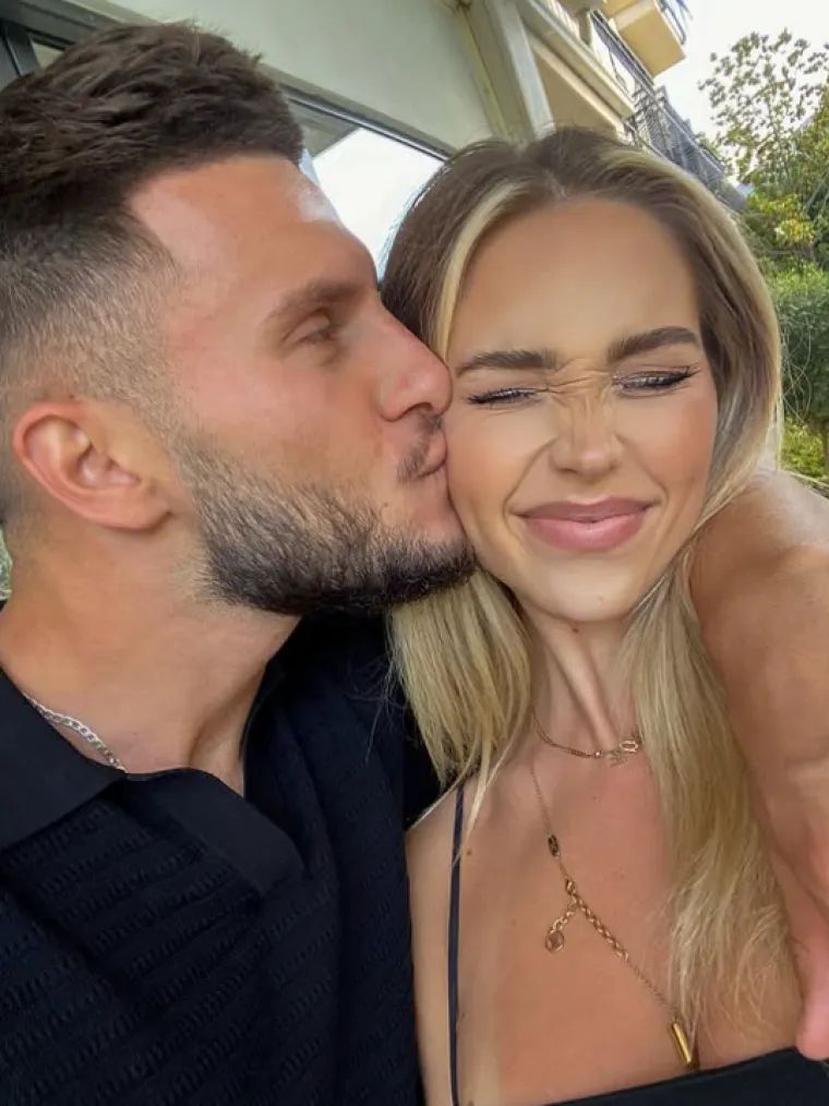 Leonie June je osim manekenske karijere uspješno je završila i fakultet, a dio svog obrazovanja stekla je u Sjedinjenim Američkim Državama.

&quot;S 15 godina pohađala sam srednju školu u Ohiju, nakon čega sam se vratila u Njemačku i tamo maturirala. Završila sam studij modnog menadžmenta, a kasnije i magisterij iz marketinga. Tijekom magisterija većinom sam živjela u Miamiju. No, otkako sam u vezi s Leonom, živim gdje god on igra,&quot; objasnila je Leonie.
