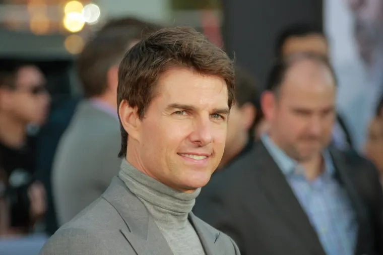 1. Tom Cruise: Danas je Tom Cruise najpoznatiji po planetarno popularnim filmovima, ali i kao odani član kontroverzne scijentologije. 