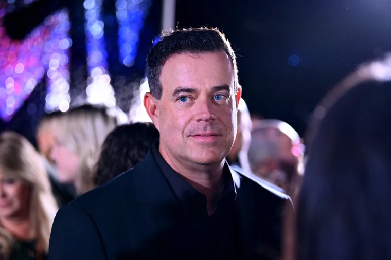 7. Carson Daly: Televizijska ličnost Carson Daly imao je rane ambicije postati svećenik. Otvoreno je govorio o važnosti vjere u njegovom životu i bio je odlučun u tome da postane svećenik. 