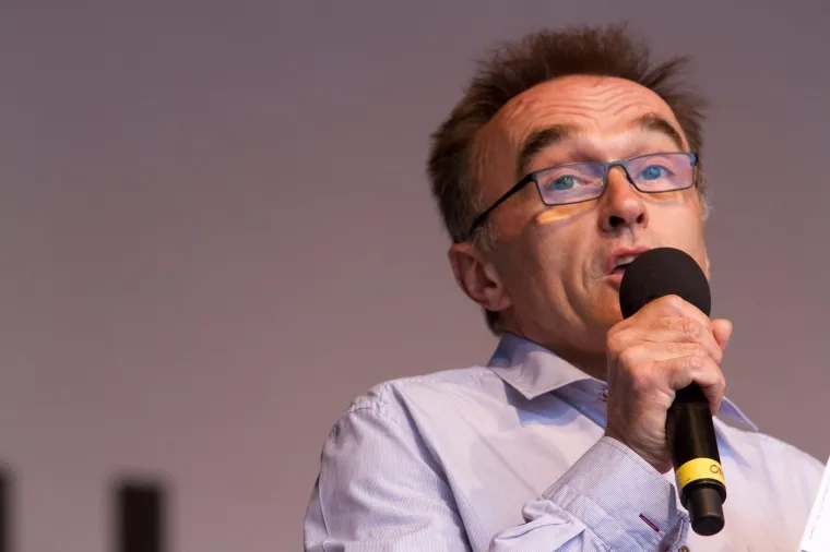 10. Danny Boyle: Engleski filmski redatelj Danny Boyle odrastao je u katoličkoj obitelji. Bio je ministrant osam godina, a njegova majka je željela da postane svećenik. 
