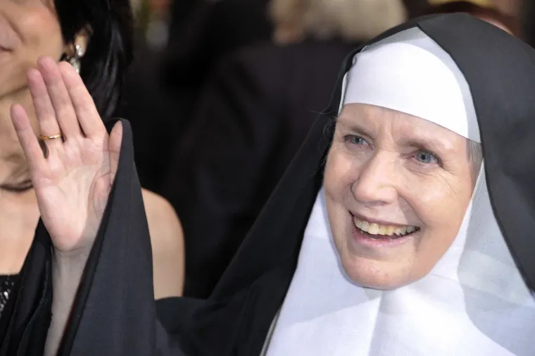 Nekada&scaron;nja glumica bila je jedna od onih koji su ostvarili svoj san. Početkom 1960-ih napustila je Hollywood i zaredila se u samostanu Abbey of Regina Laudis u Connecticutu.