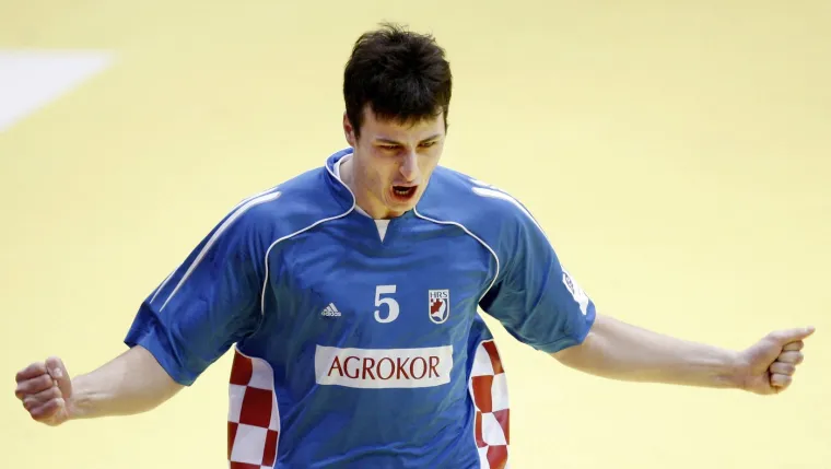 Svojom igračkom inteligencijom, liderskim sposobnostima i predanošću postao je Domi sinonim za vrhunski rukomet. Na ovoj fotografiji Domi slavi gol protiv Norveške na EP-u 2008. Bilo mu je to drugo veliko natjecanje za Hrvatsku. 