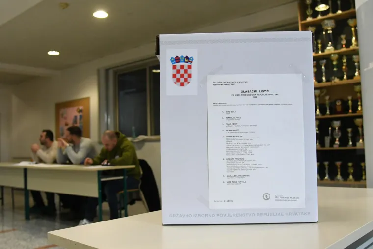 Hrvati glasaju! I mladi i stari, svi su jutros pohrlili na birališta