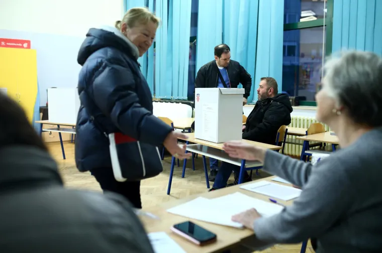 Hrvati glasaju! I mladi i stari, svi su jutros pohrlili na birali&scaron;ta