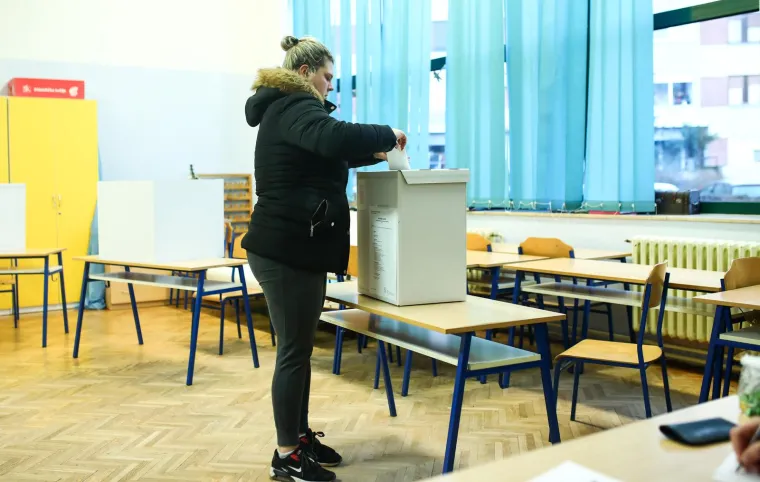 Hrvati glasaju! I mladi i stari, svi su jutros pohrlili na birali&scaron;ta