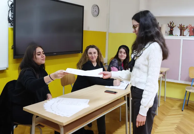 Hrvati glasaju! I mladi i stari, svi su jutros pohrlili na birali&scaron;ta