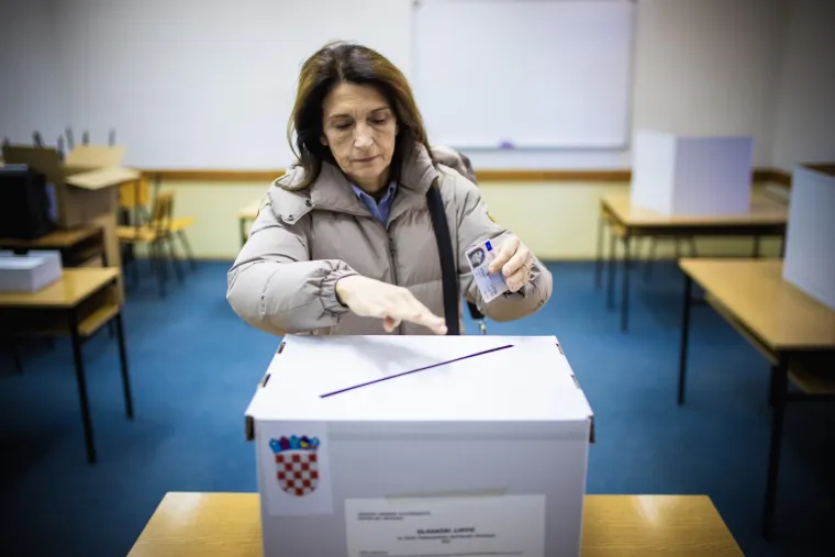 Hrvati glasaju! I mladi i stari, svi su jutros pohrlili na birali&scaron;ta