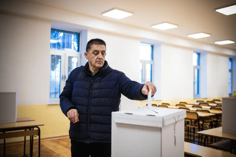 Hrvati glasaju! I mladi i stari, svi su jutros pohrlili na birali&scaron;ta