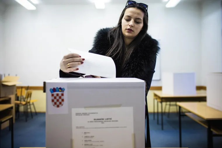 Hrvati glasaju! I mladi i stari, svi su jutros pohrlili na birali&scaron;ta