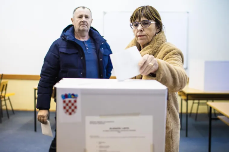 Hrvati glasaju! I mladi i stari, svi su jutros pohrlili na birali&scaron;ta