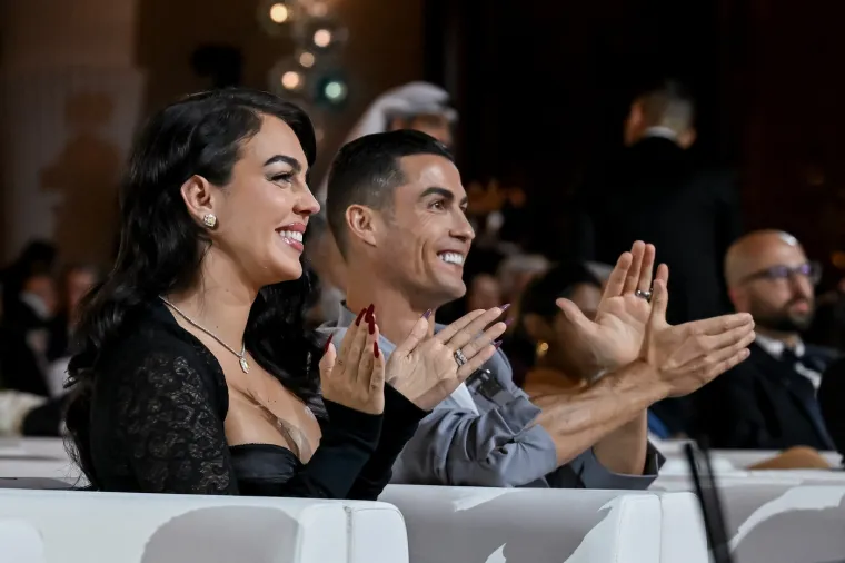 Ronaldo na ceremoniji sa Georginom koja je blistala: Jedan detalj posebno upada u oči