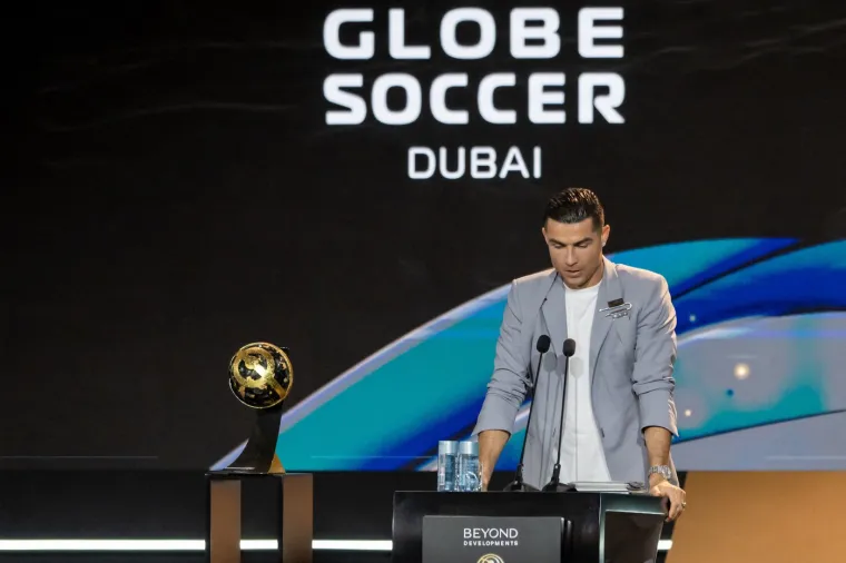 Ronaldo drži govor prilikom dodijele nagrade. 