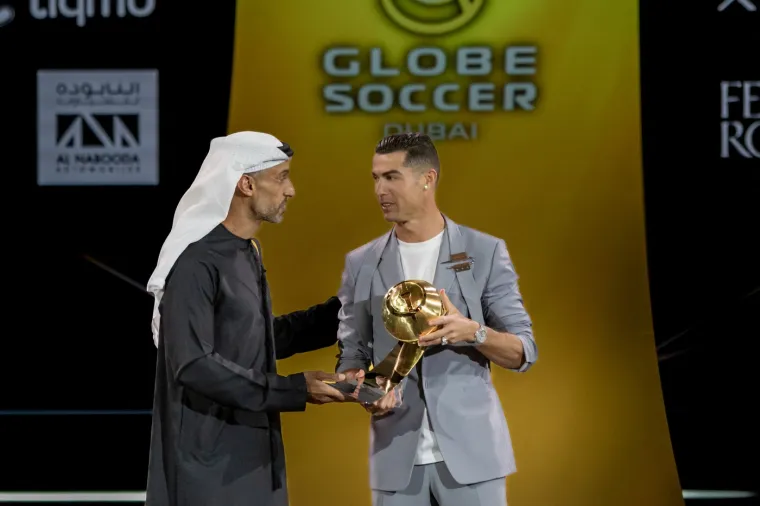 Ronaldo na ceremoniji sa Georginom koja je blistala: Jedan detalj posebno upada u oči
