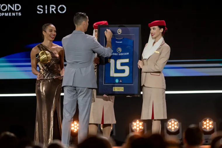 Ronaldo na ceremoniji sa Georginom koja je blistala: Jedan detalj posebno upada u oči