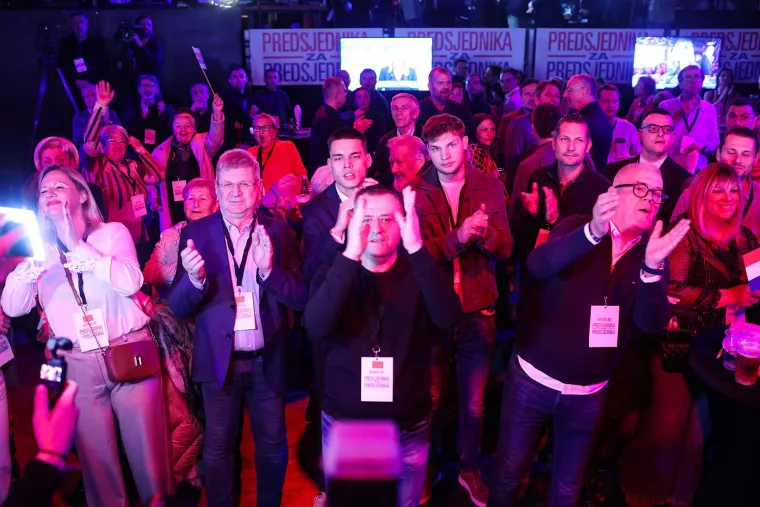 Euforija u stožeru Zorana Milanovića nakon objave prvih rezultata