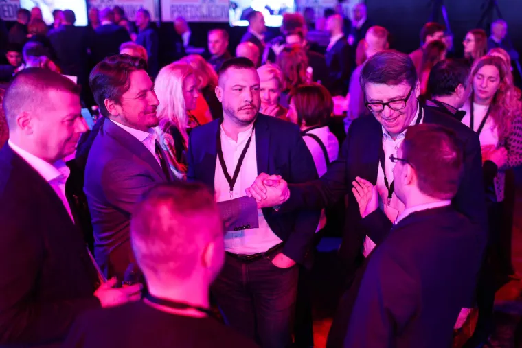 Euforija u stožeru Zorana Milanovića nakon objave prvih rezultata